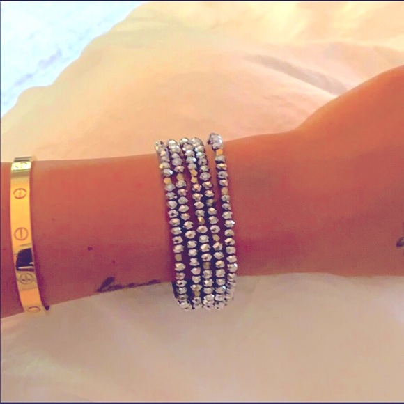 🌿 Silver & Gold Sparkly Beaded Bracelet w/ Button Leather Strap Closure - Picture 4 of 6